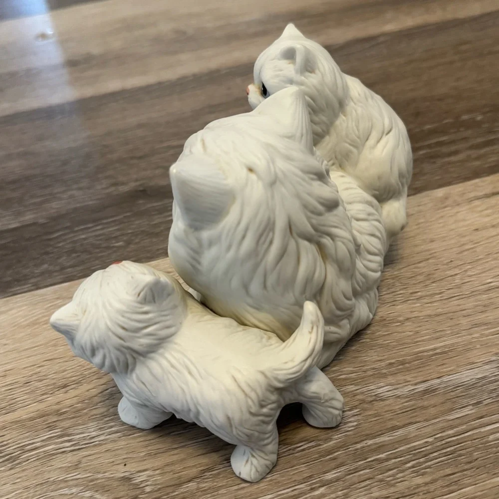 Vintage Homco White Persian Mother Cat w/2 Kittens #1412 Ceramic Figurine